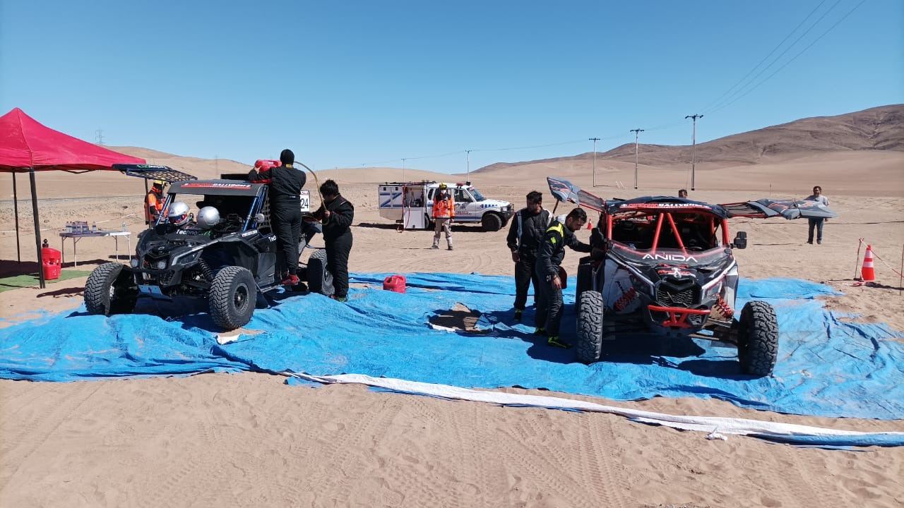 Despliegue en pleno desierto: Carpas, unidades y equipos listos para intervenir